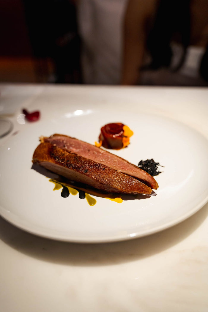 Magret de canard, sauce aux pruneaux d'Agen