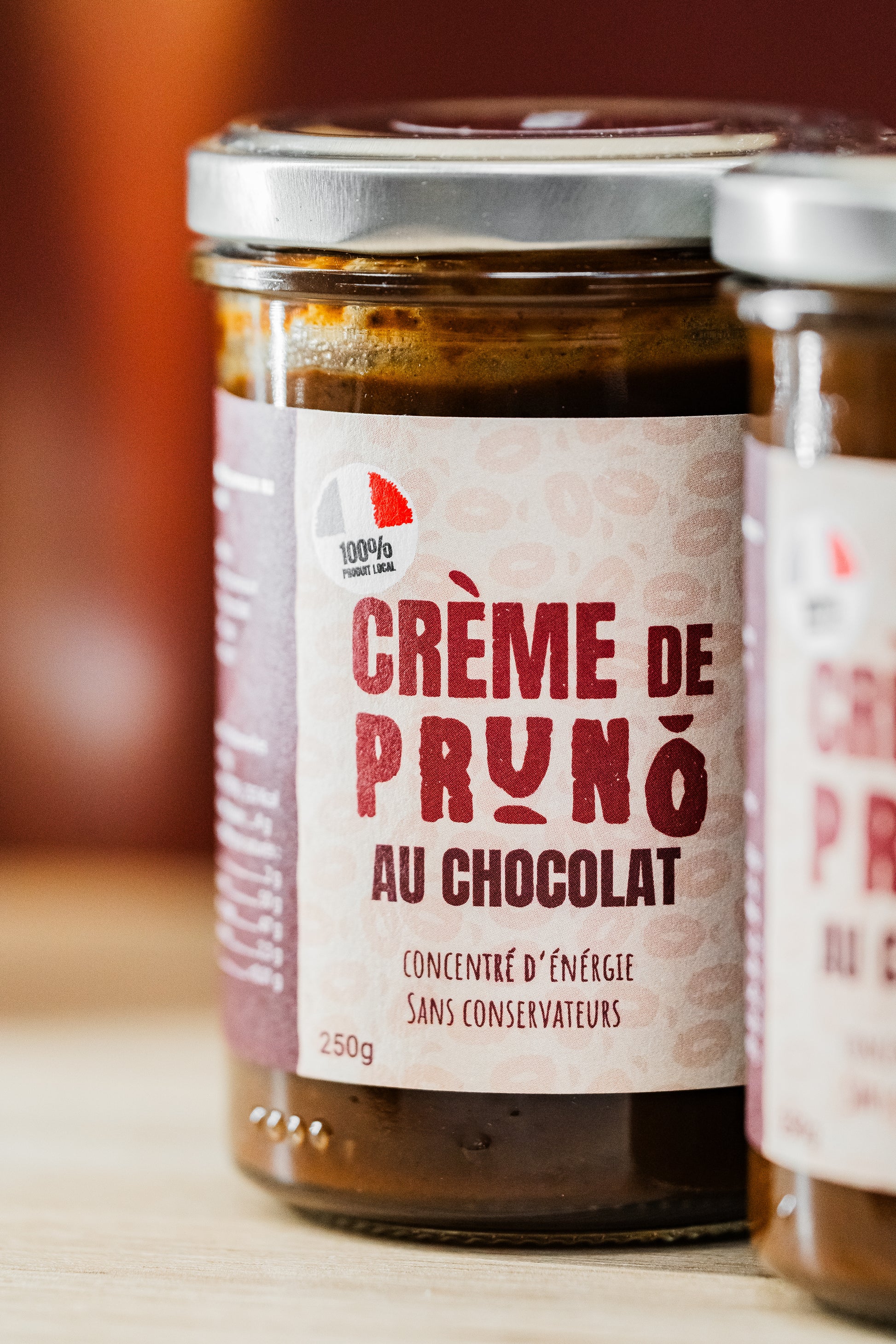 Pâte à tartiner pruneaux et chocolat sur pain grillé – petit-déjeuner gourmand