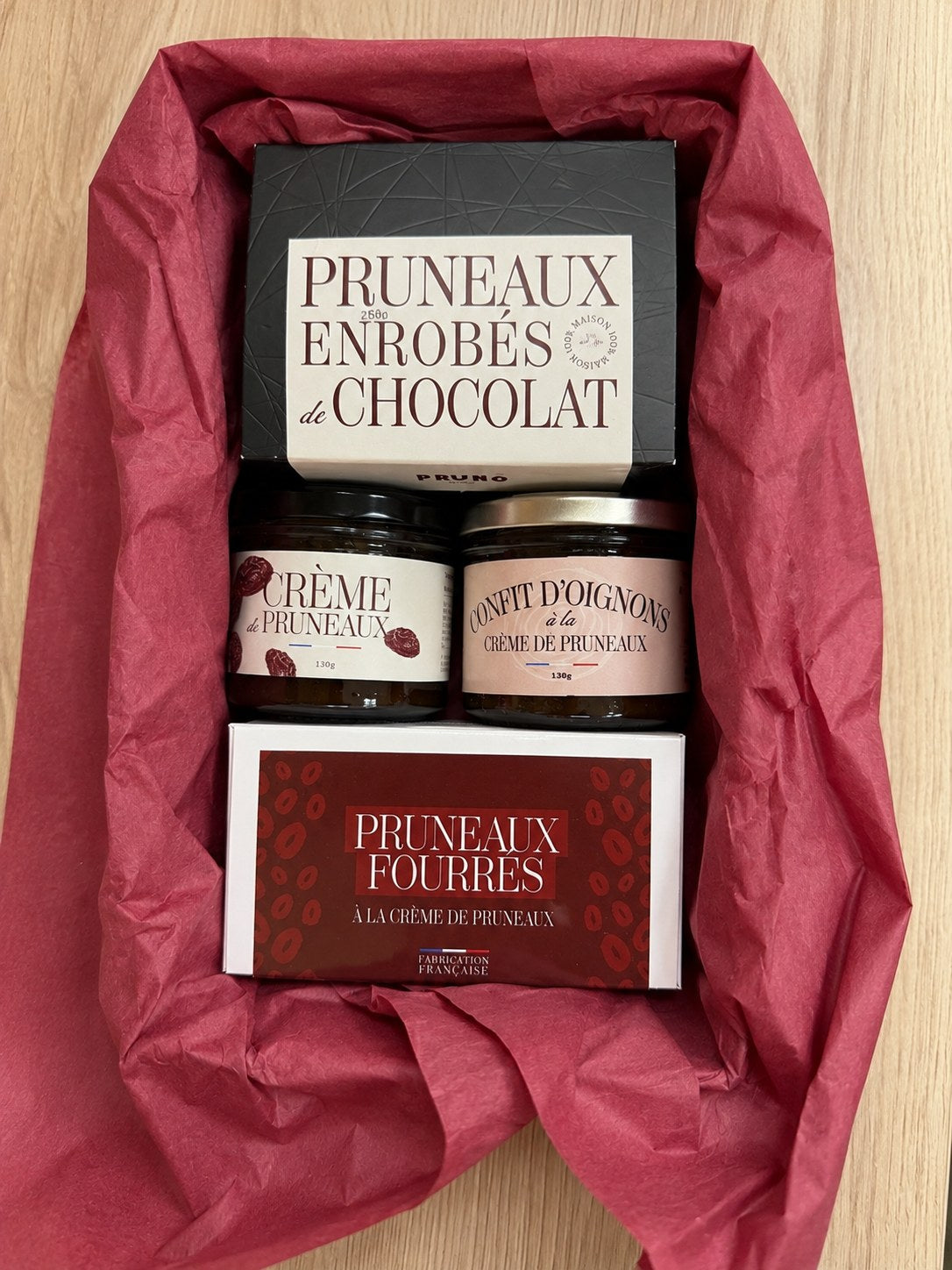 Coffret 100 % pruneau d'Agen PRUNO : pruneaux enrobés de chocolat, crème de pruneaux, confit d'oignons et pruneaux fourrés