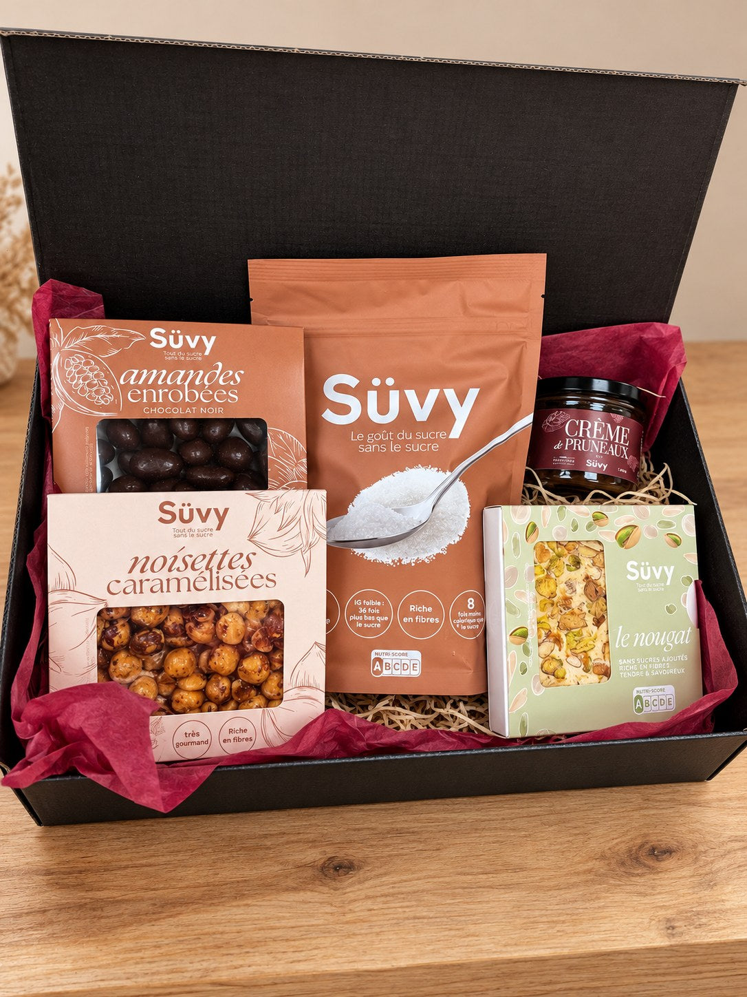 Coffret gourmand sans sucres ajoutés Süvy et pruneau : amandes chocolat, noisettes caramélisées, Süvy, crème de pruneaux et nougat